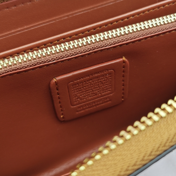 Coach Wallet - Picture 7 of 8